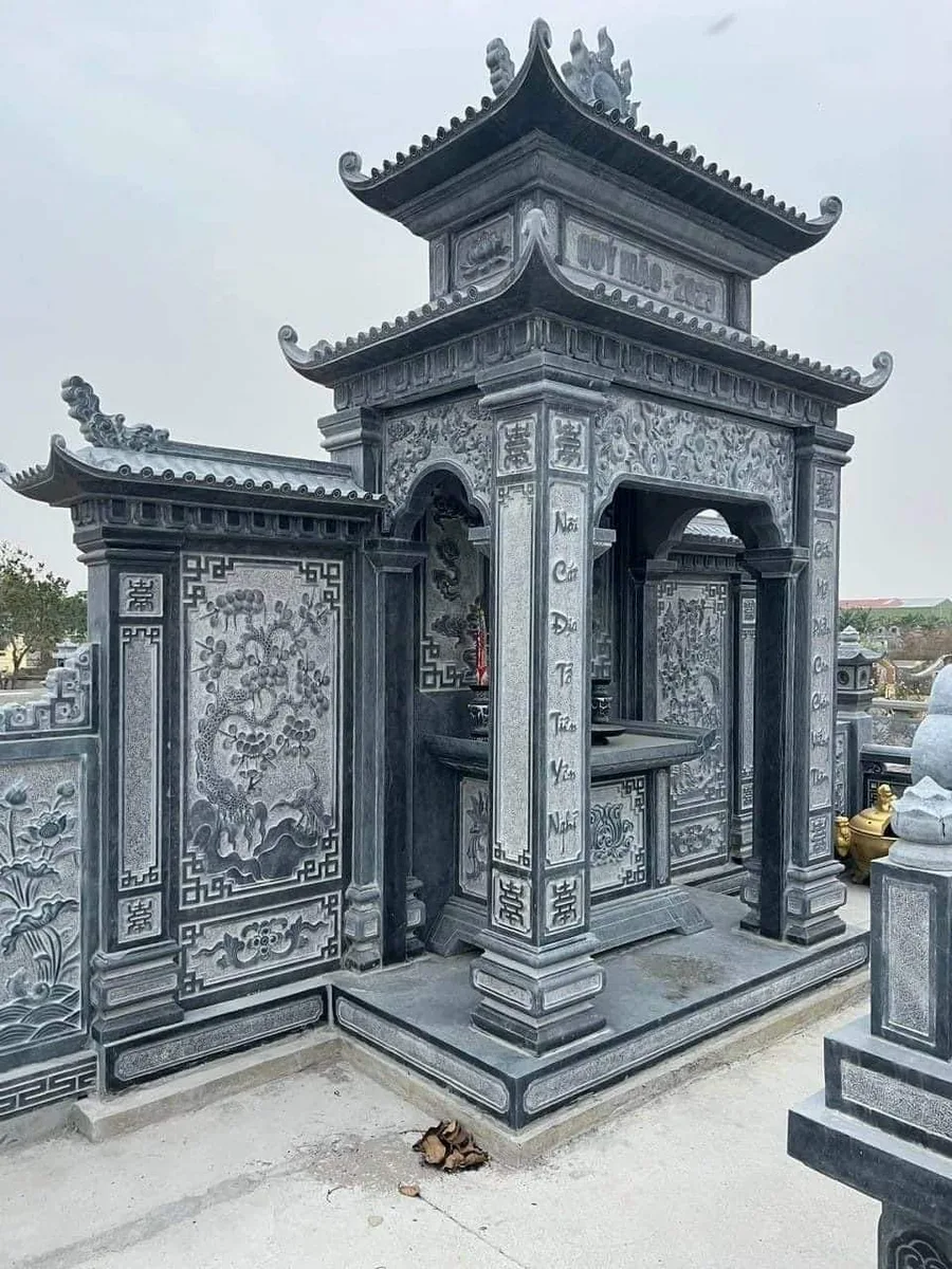 Lầu Thờ Đá Xanh Đen