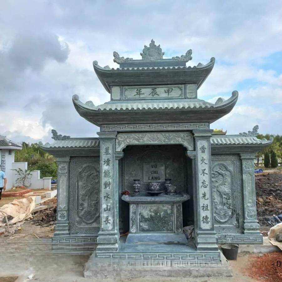 Lầu Thờ Đá Xanh Rêu