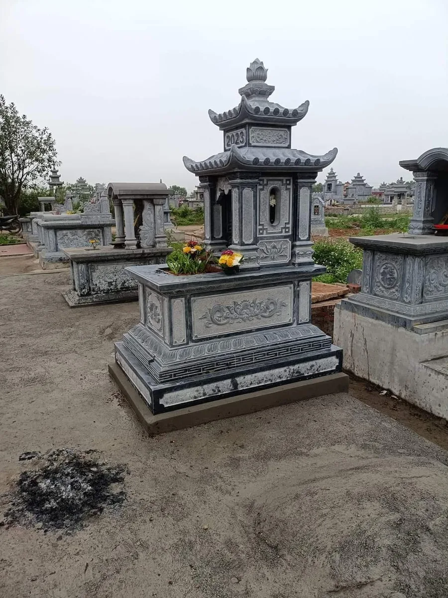 Mộ 2 Mái Đá Xanh Đen
