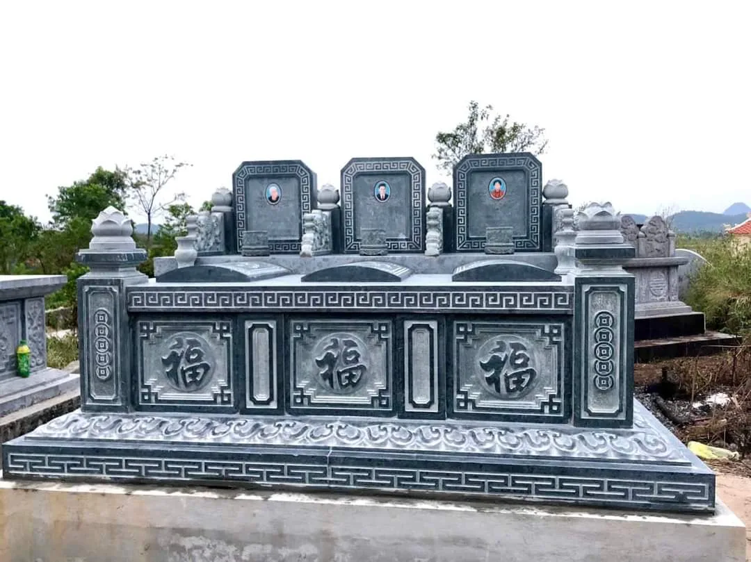 Mộ 3 Đá Xanh Rêu