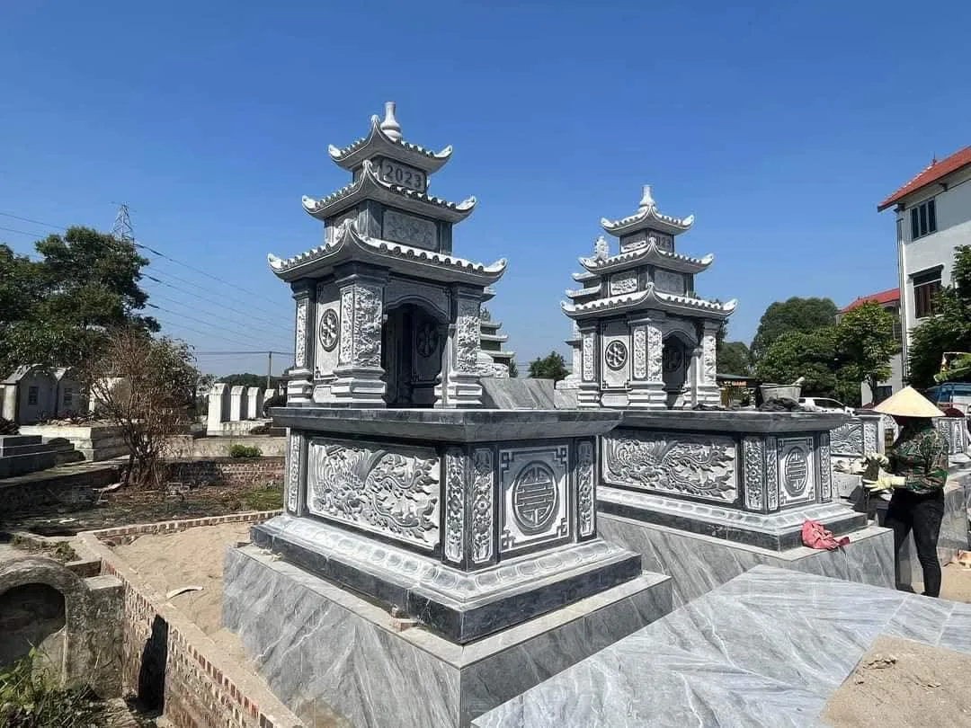 Mộ 3 Mái Xanh Đen