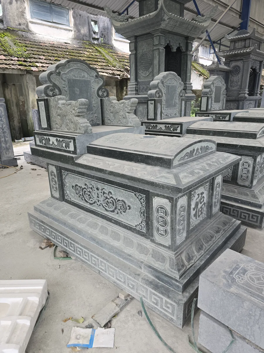 Mộ Ngai Đá Xanh Rêu Kt 89x147