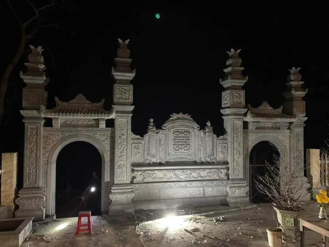 Cổng Nhà Thờ Họ Đá Xanh Đen