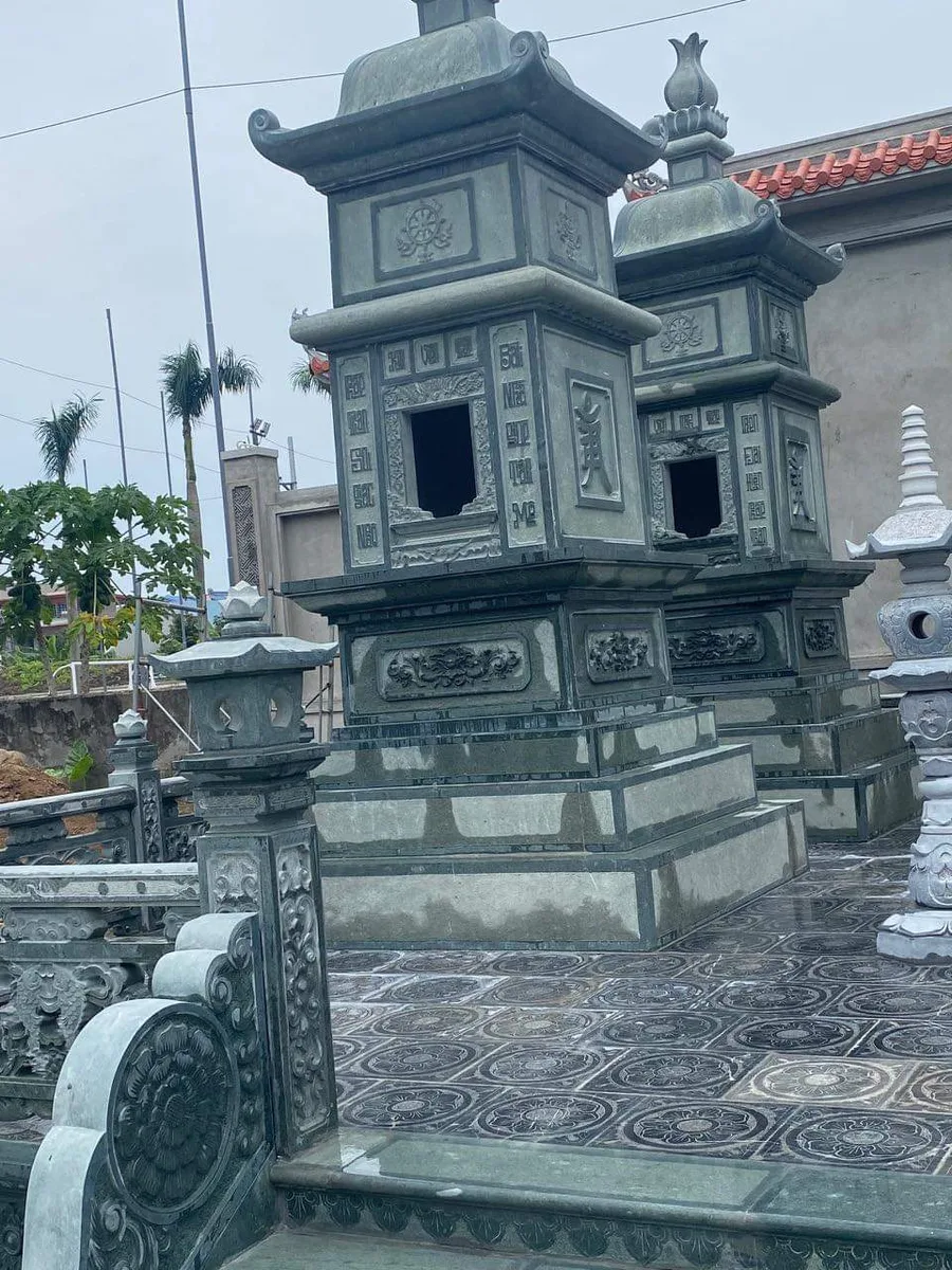Tháp Vuông Xanh Rêu